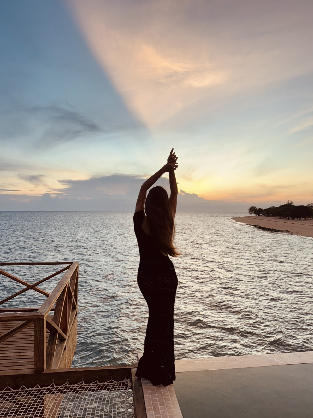 Sunset encounter at Bawe Island