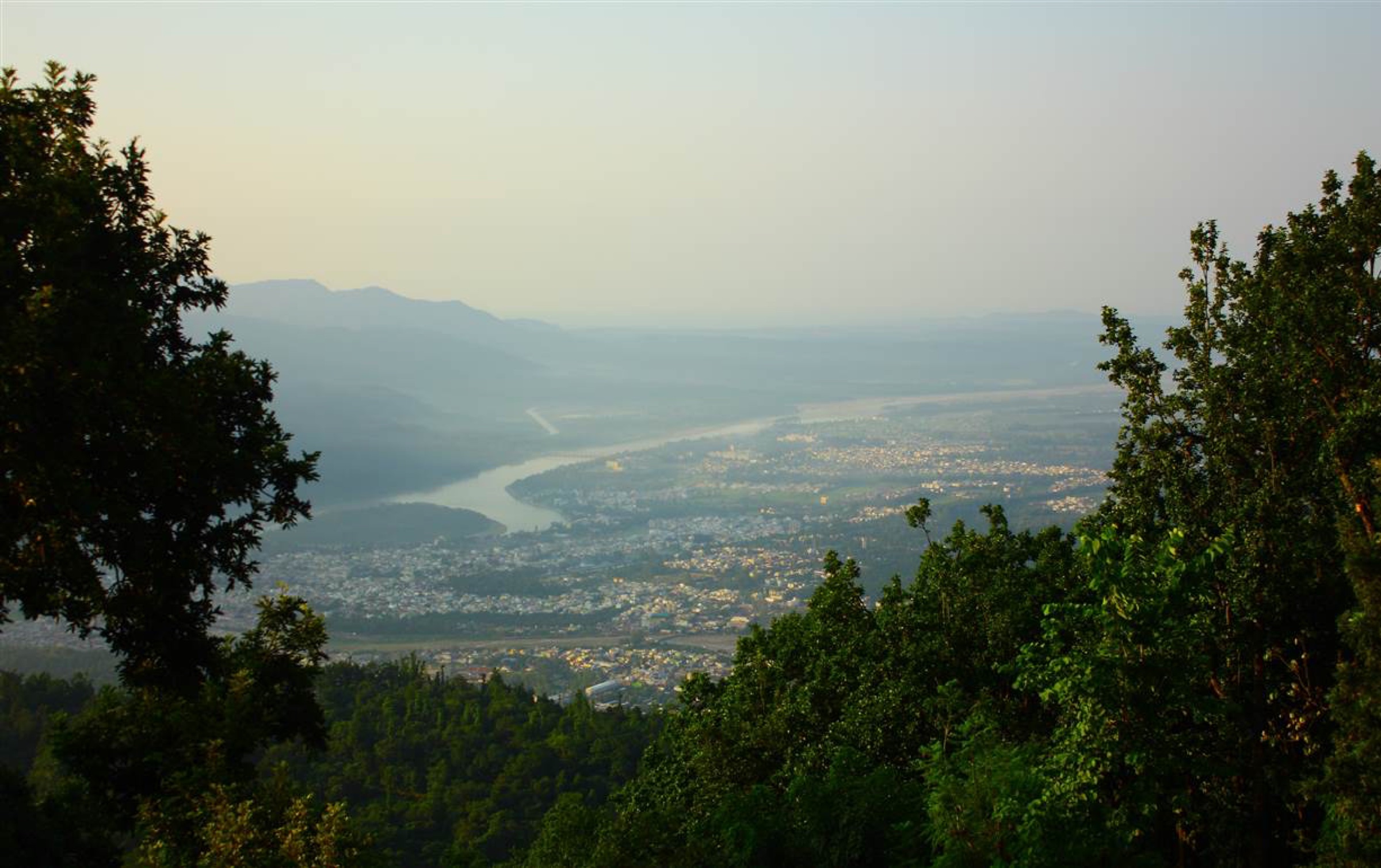Orașul Rishikesh, situat în apropierea localității Ananda