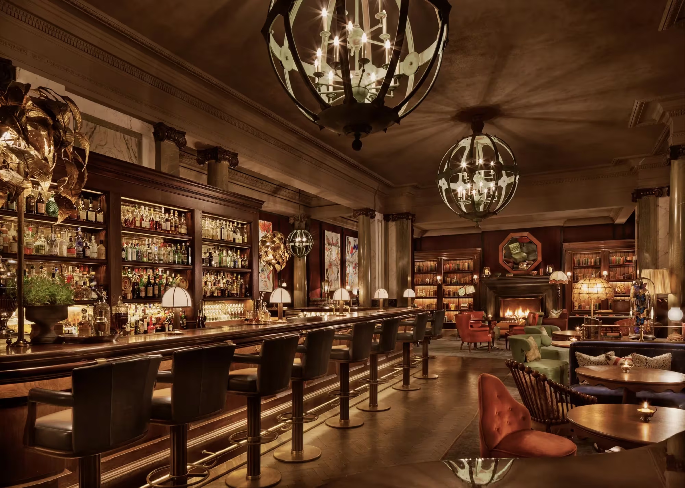 Barul Scarfes de la Rosewood London